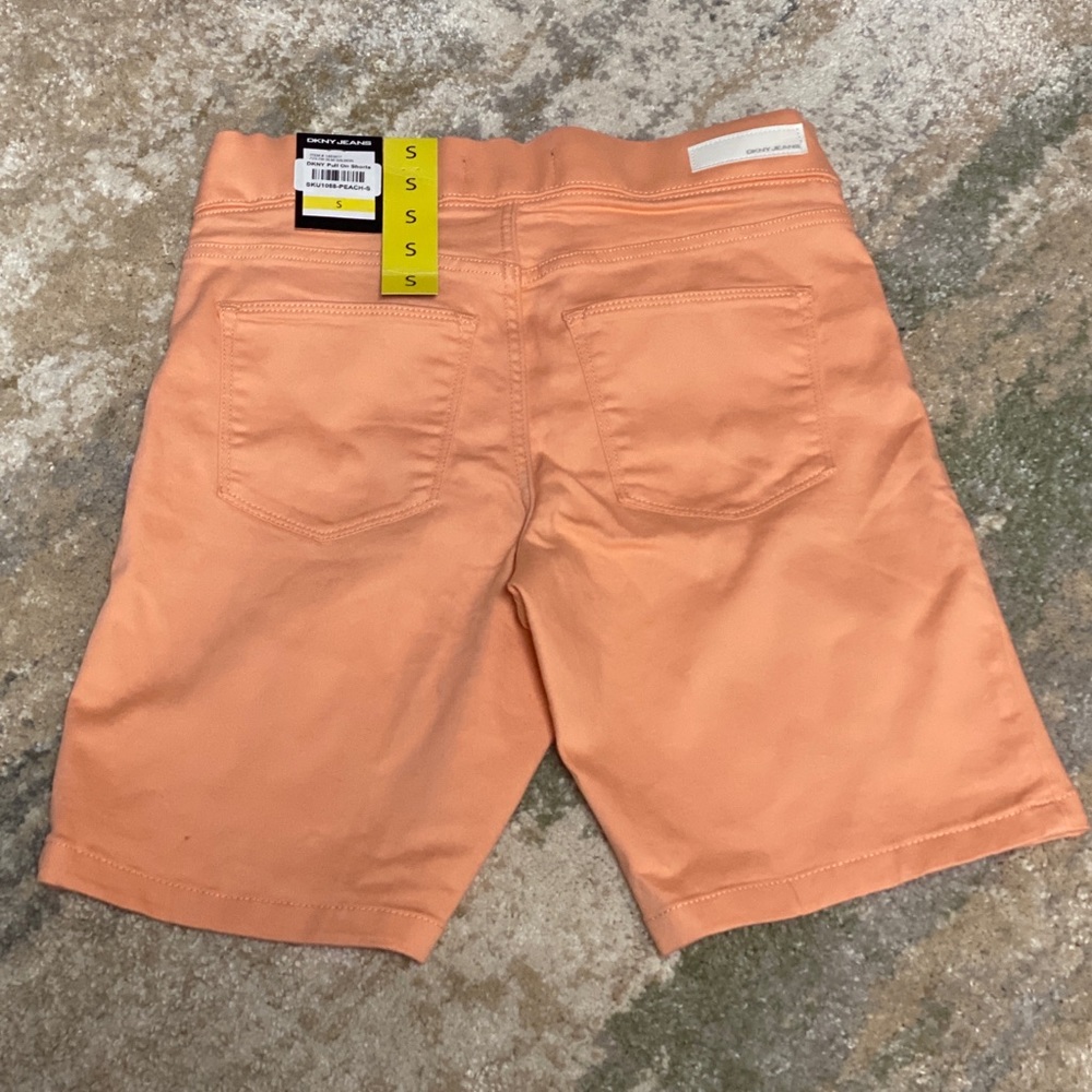 Women’s DKNY pull on Bermuda shorts Small Salmon NEW